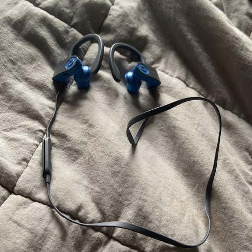 PowerBeats 3 Earphones With Charging Cable And Case
