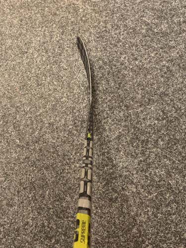Senior Supreme 2S Pro Hockey Stick Mid
