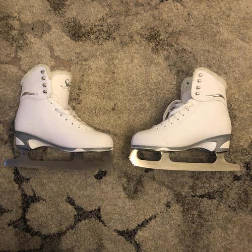 White  Jackson Figure Skates Size 9