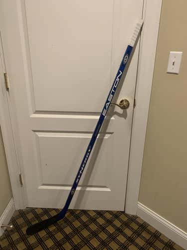 EASTON SYNERGY ST PRO STOCK HOCKEY STICK RH
