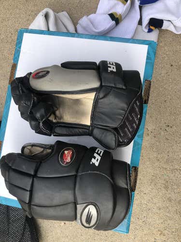 Black Senior Bauer Vapor 4 Gloves Pro Stock