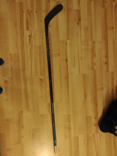 PM9 Bauer Right Handed Nexus 7000 Hockey Stick Mid