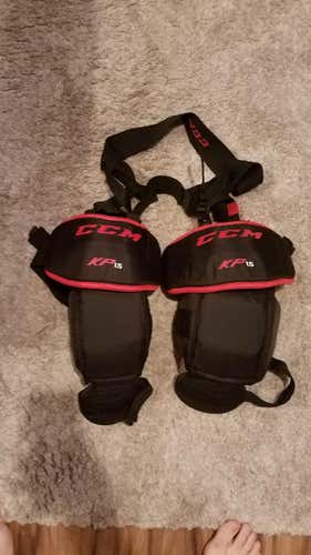 CCM KP 1.5 Sr Goalie Knee Guard w/ Garter Belt