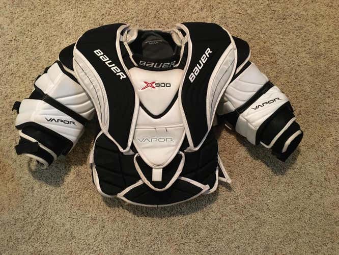 Bauer X900 Intermediate Medium Goalie Chest Protector