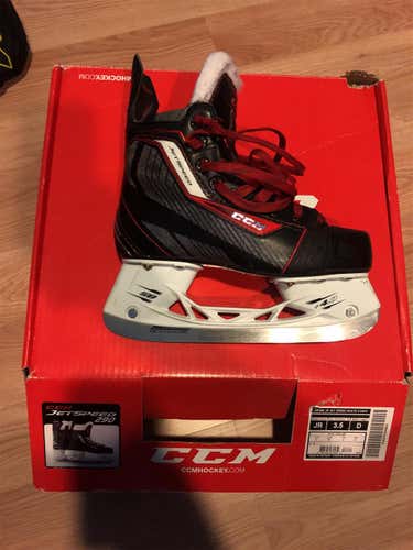 LIKE BRAND NEW CCM Junior JetSpeed 290 Hockey Skates Size 3.5