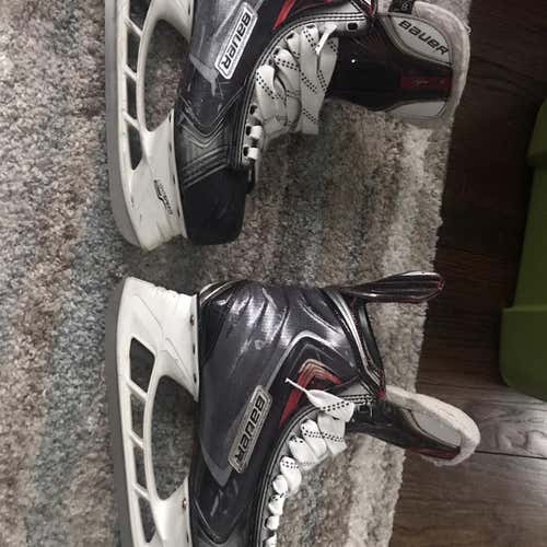 Senior Vapor APX2 Hockey Skates EE (Extra Wide)  Size 8.5