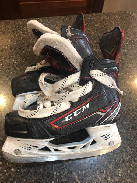 Junior JetSpeed FT380 Hockey Skates D&R (Regular) Size 2.5