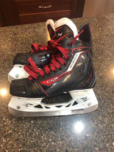 Junior JetSpeed 270 Hockey Skates D&R (Regular) Size 4