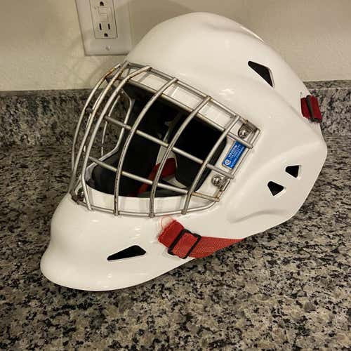 Vaughn VM 7400 Senior Goalie Mask Helmet Great Condition