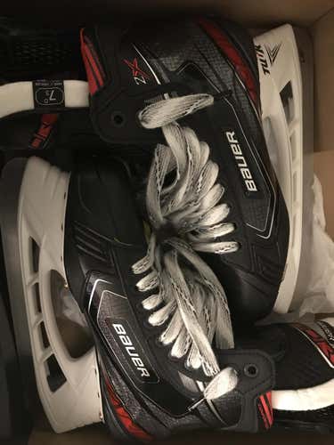 New Senior Bauer Vapor 2X Hockey Skates D&R (Regular) Size 7.5