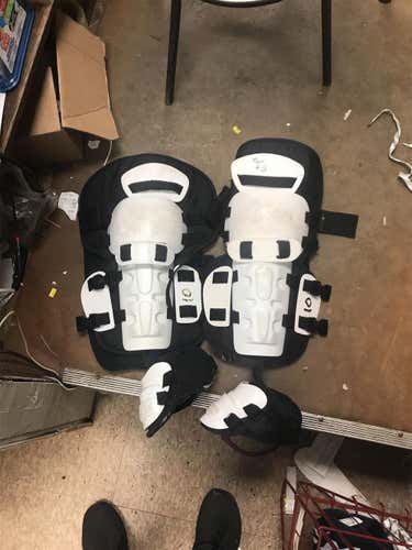 Youth Medium Box Lacrosse Goalie Shin Guards Leg Pads