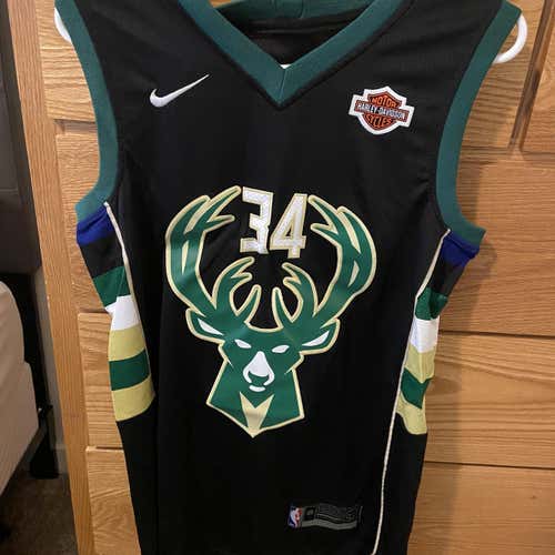 Giannis Antetokounmpo Large L Milwaukee Bucks Replica Jersey