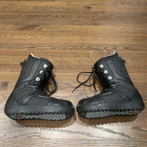 Men's 9.0 (Women's 10) Burton Snowboard Boots All Mountain