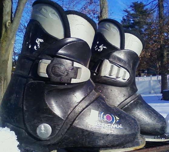 Park city Rossignol Ski Boots  16.5 17.5 19.5