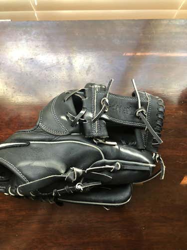 Black Nike Right Handed Infield Baseball Glove 11.5"