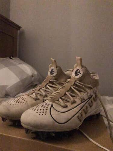 White Men's Molded Cleats Nike Cleats