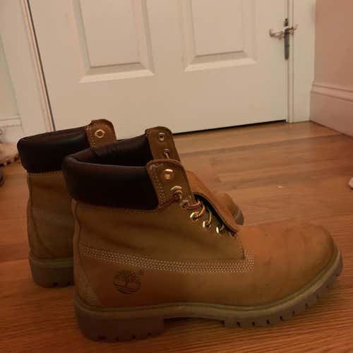 Men’s Tim’s Size 9