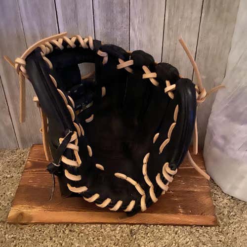 Wilson A2000 1788 11.25” I Web With New Blonde Laces