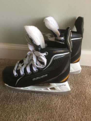 Youth Supreme 120 Hockey Skates D&R (Regular)  Size 13