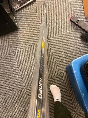Senior Team Supreme Hockey Stick