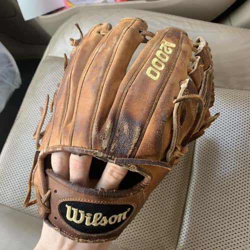 Worn Out A2000 Baseball Glove 11.5"