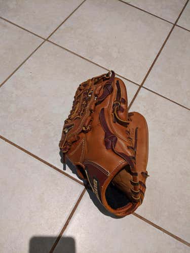 Infield/Pitcher Mizuno Global Elite, Size 11.75"