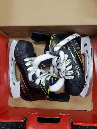 New CCM Tacks 3092 Hockey Skates Size 2.5