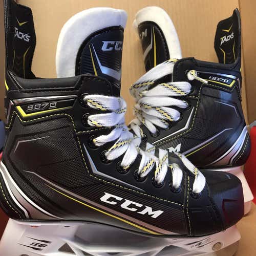 New CCM Tacks 9070 Hockey Skates Size 4D
