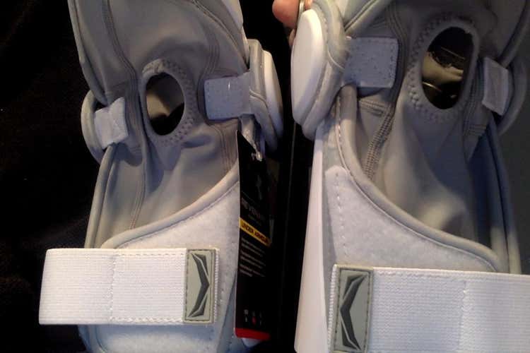 New Large Under Armour Revenant Arm Pads