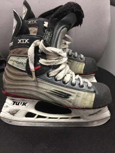 Junior Size 5.5 Bauer Vapor XIX Ice Hockey Skates