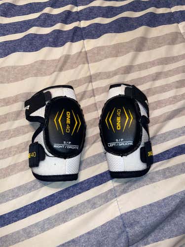 Youth Small One40 Elbow Pads