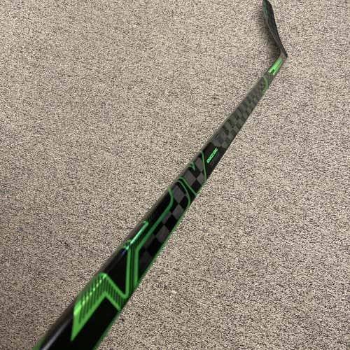 Senior Supreme ADV Hockey Stick Mid P92 77 Flex