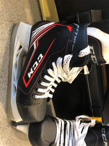 Youth JetSpeed FT340 Hockey Skates D&R (Regular) Size 2