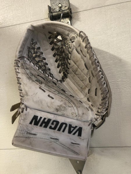 White Junior Vaughn Regular Ventus LT68 goalie glove