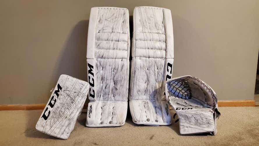 White Senior 34+2 CCM Extreme Flex II Pro Goalie Full Set