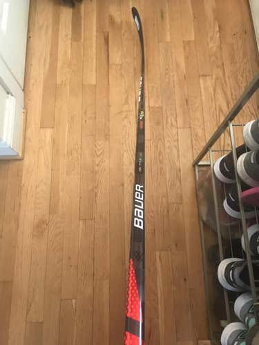 New Senior Bauer Right Handed Vapor FlyLite Hockey Stick Toe