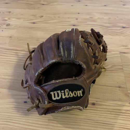 High School/College A2000 Baseball Glove 11.5"