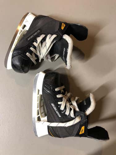 Youth Supreme 140 Hockey Skates D&R (Regular)  Size 12