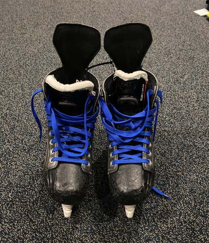 Junior Vapor X700 Hockey Skates EE (Extra Wide) Size 5.5