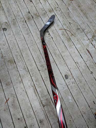 New Senior Bauer Right Handed Vapor 1X Lite Hockey Stick Toe P28 with Grip