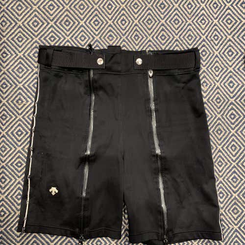 Men's Medium Descente Training Shorts