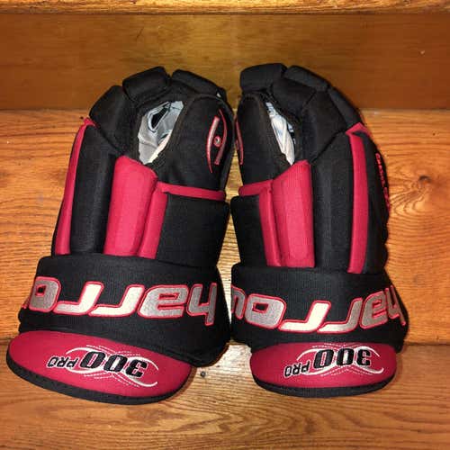 Black Senior Harrow 300 Pro Gloves 14"