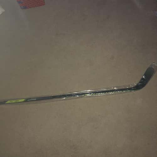 Senior Alpha DX Hockey Stick Mid Pro Stock