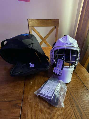 White New Senior Bauer Fit 2 Goalie Mask and mask bag