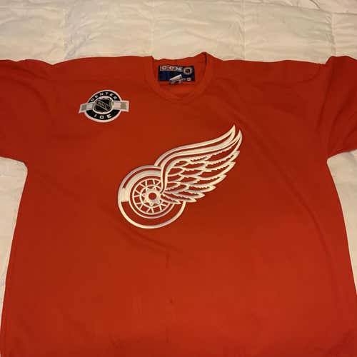 Like New Detroit Red Wings XXL CCM Jersey