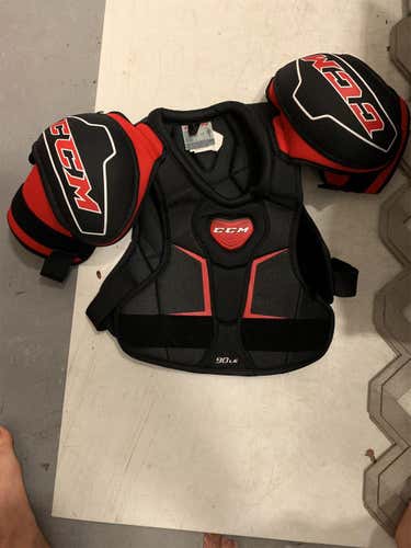 Senior Medium CCM Shoulder Pads