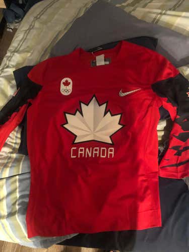NEW Nike Team Canada Jersey XL - With Tags