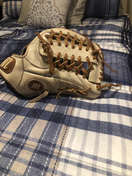 Brown High School/College Marucci Pitcher's Right Handed Honor the Game Baseball Glove 11.5"
