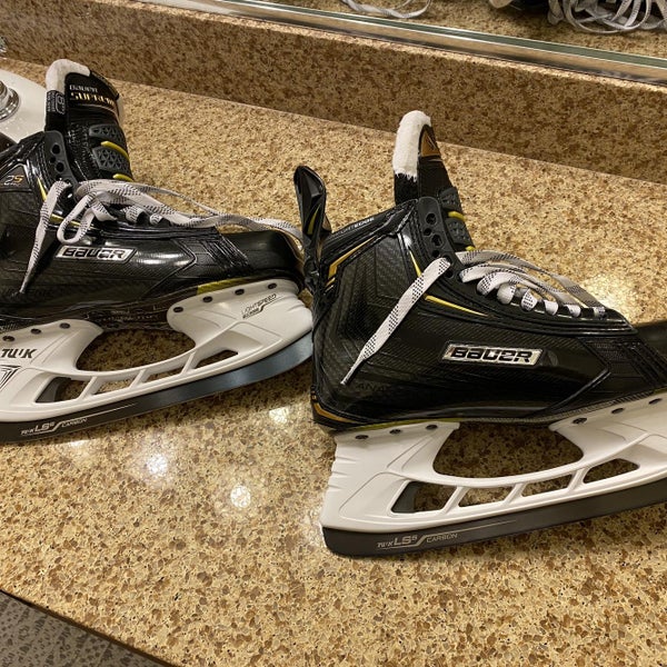 Senior Supreme 2S Pro Hockey Skates EE (Extra Wide) Size 8