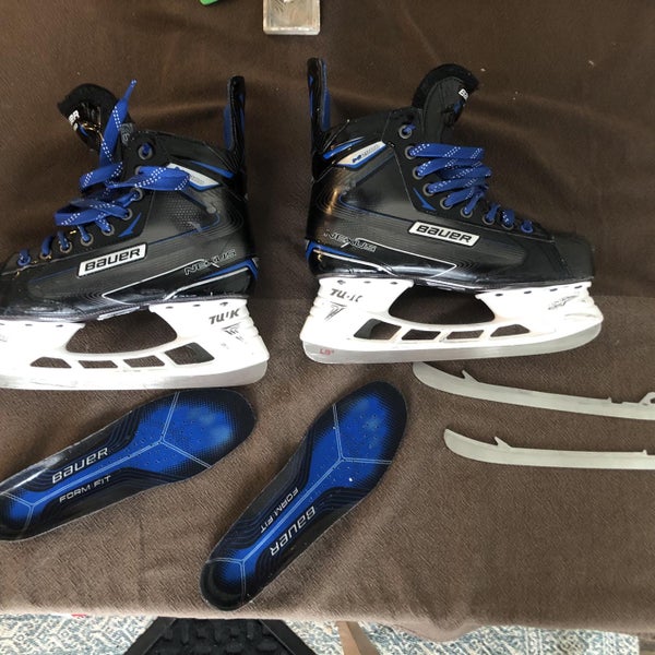 Senior Nexus 2900 Hockey Skates EE (Extra Wide) Size 8.5